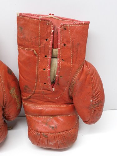 -ANCIENNE PAIRE DE GANTS DE BOXE EN CUIR début XXe JUS GRENIER DECO COLLECTION D