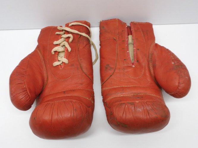 -ANCIENNE PAIRE DE GANTS DE BOXE EN CUIR début XXe JUS GRENIER DECO COLLECTION D