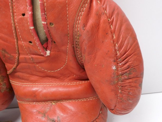 -ANCIENNE PAIRE DE GANTS DE BOXE EN CUIR début XXe JUS GRENIER DECO COLLECTION D