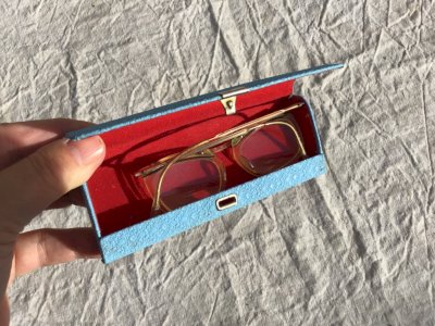 ANCIENNE PAIRE DE LUNETTE DE VUE pour enfant AVEC SON ÉTUI vintage 60