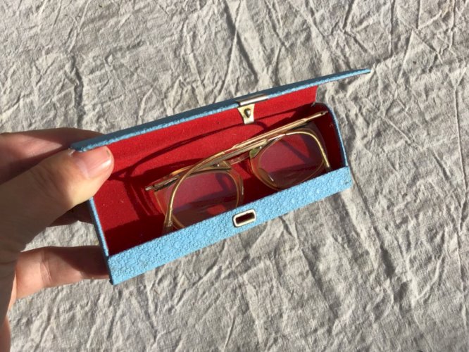 ANCIENNE PAIRE DE LUNETTE DE VUE pour enfant AVEC SON ÉTUI vintage 60