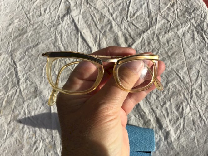 ANCIENNE PAIRE DE LUNETTE DE VUE pour enfant AVEC SON ÉTUI vintage 60