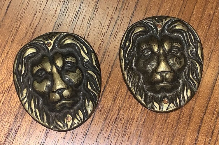 ancienne paire de mufles de lion mascaron laiton estampé