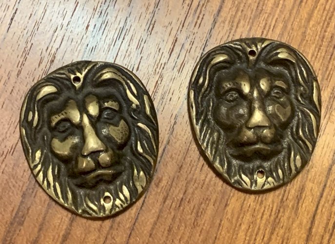 ancienne paire de mufles de lion mascaron laiton estampé