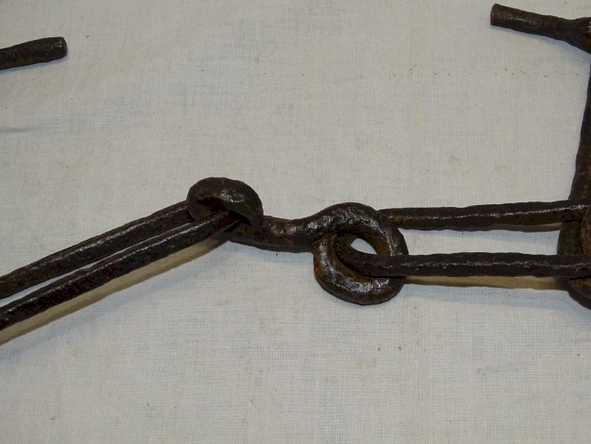 - ANCIENNE PAIRE D'ENTRAVES en FER forgé pour BETAIL ou ESCLAVES COLLECTION   D