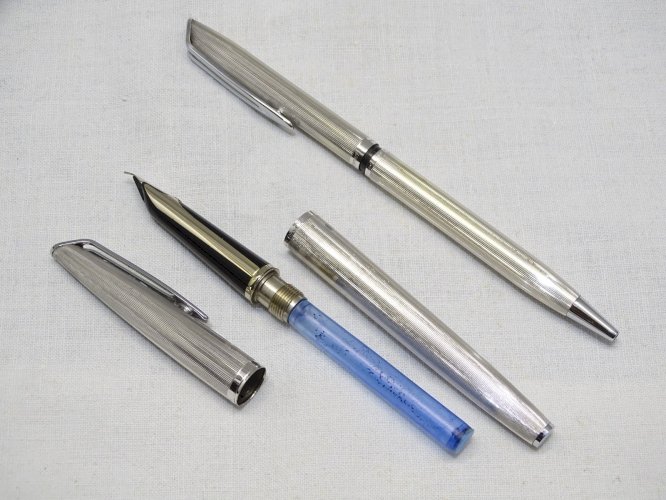 - ANCIENNE PARURE STYLOS PLUME et BILLE WATERMAN plume or 18 carats 750/°°°