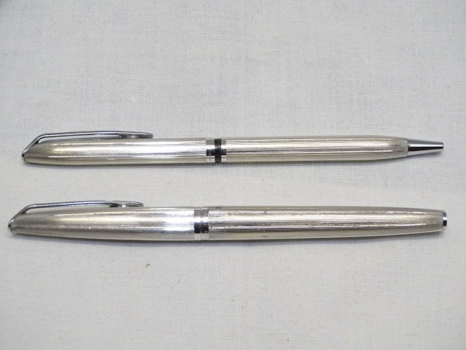- ANCIENNE PARURE STYLOS PLUME et BILLE WATERMAN plume or 18 carats 750/°°°