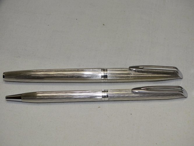 - ANCIENNE PARURE STYLOS PLUME et BILLE WATERMAN plume or 18 carats 750/°°°