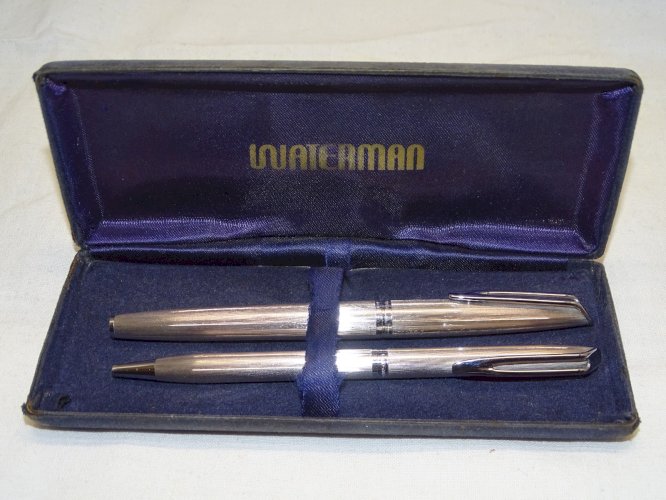 - ANCIENNE PARURE STYLOS PLUME et BILLE WATERMAN plume or 18 carats 750/°°°