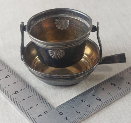 Ancienne passoire à thé / passe thé, en argent ^