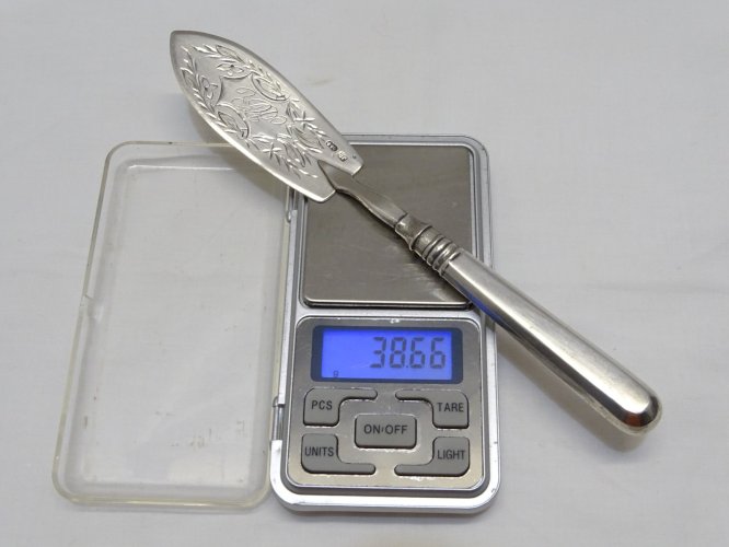 -ANCIENNE PELLE A MIGNARDISES ARGENT RUSSE Poinçons JR , 84, cygne datée 1889