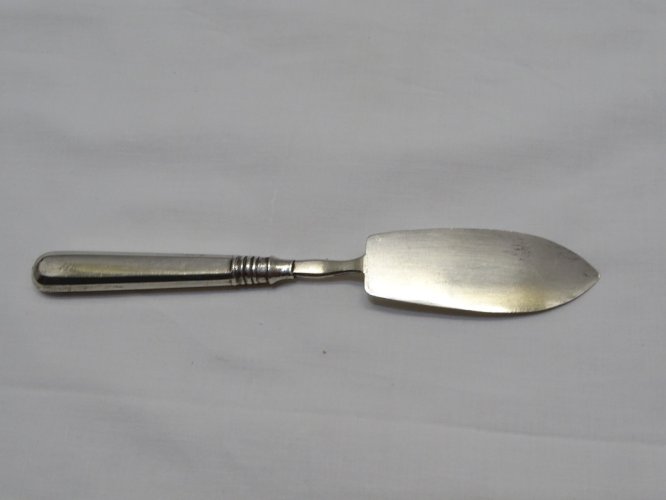 -ANCIENNE PELLE A MIGNARDISES ARGENT RUSSE Poinçons JR , 84, cygne datée 1889