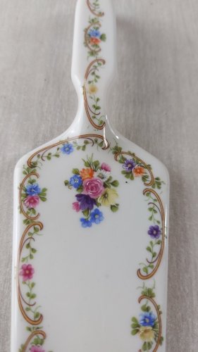 Ancienne pelle à tarte décor fleurs, en porcelaine, Décors de Paris