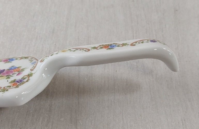 Ancienne pelle à tarte décor fleurs, en porcelaine, Décors de Paris