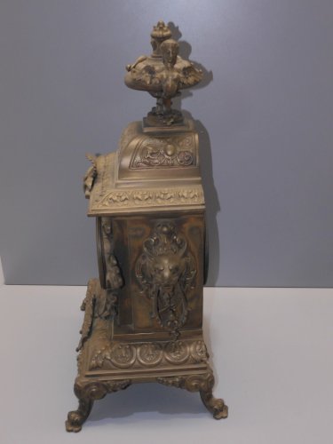 -ANCIENNE PENDULE BRONZE POIGNEES TETES de LION PIEDS GRIFFES MOUVEMENT JAPY  D