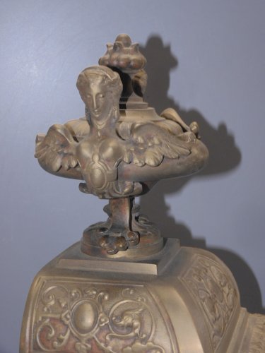 -ANCIENNE PENDULE BRONZE POIGNEES TETES de LION PIEDS GRIFFES MOUVEMENT JAPY  D