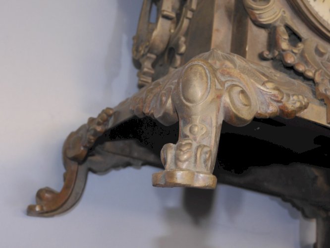 -ANCIENNE PENDULE BRONZE POIGNEES TETES de LION PIEDS GRIFFES MOUVEMENT JAPY  D