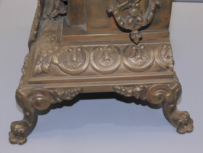 -ANCIENNE PENDULE BRONZE POIGNEES TETES de LION PIEDS GRIFFES MOUVEMENT JAPY  D