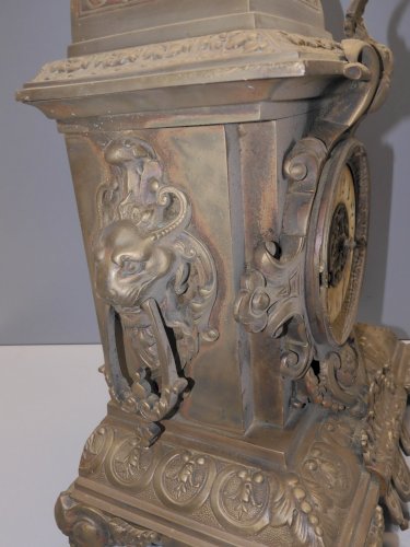 -ANCIENNE PENDULE BRONZE POIGNEES TETES de LION PIEDS GRIFFES MOUVEMENT JAPY  D