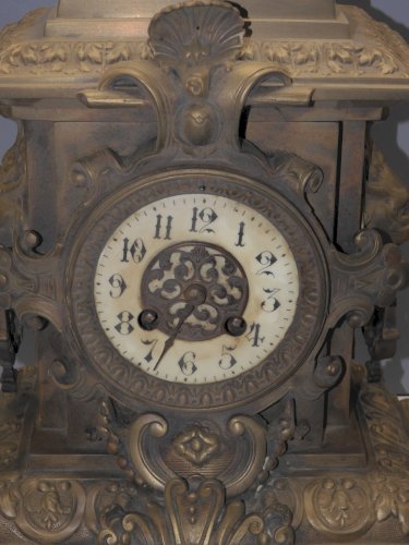 -ANCIENNE PENDULE BRONZE POIGNEES TETES de LION PIEDS GRIFFES MOUVEMENT JAPY  D