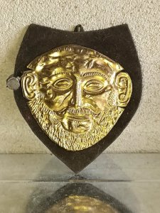 ancienne petit masque en bronze ou laiton funeraire du roi agamemmon en bon etat