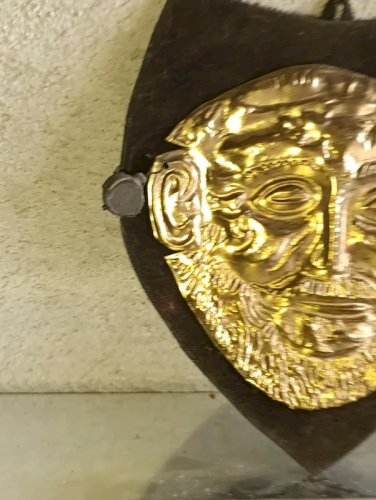 ancienne petit masque en bronze ou laiton funeraire du roi agamemmon en bon etat