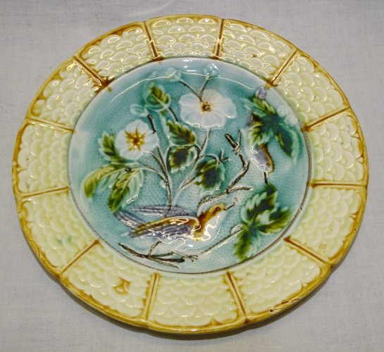 -ANCIENNE PETITE ASSIETTE BARBOTINE DECORATIVE FLEURS & OISEAUX au CENTRE DECO D