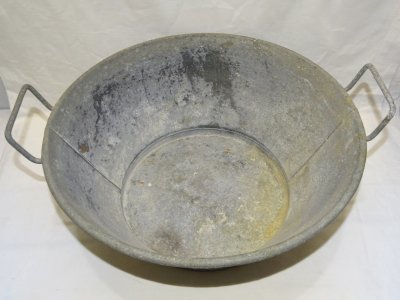 -ANCIENNE PETITE  BASSINE en ZING TESTEE ne FUIT PAS COLLECTION DECO     D