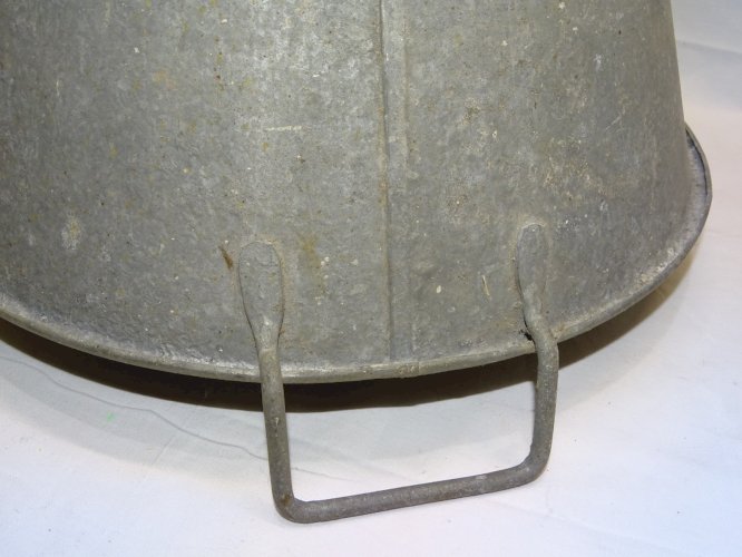 -ANCIENNE PETITE  BASSINE en ZING TESTEE ne FUIT PAS COLLECTION DECO     D