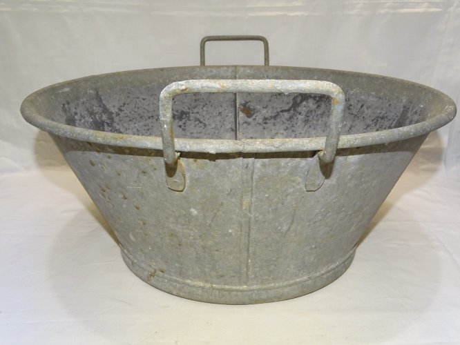-ANCIENNE PETITE  BASSINE en ZING TESTEE ne FUIT PAS COLLECTION DECO     D