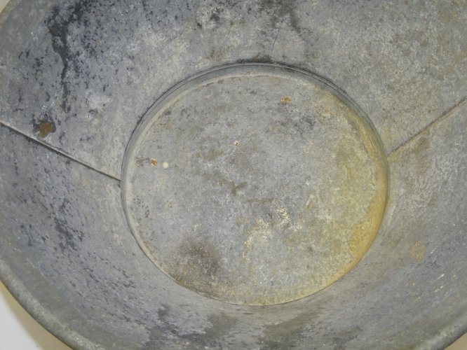-ANCIENNE PETITE  BASSINE en ZING TESTEE ne FUIT PAS COLLECTION DECO     D