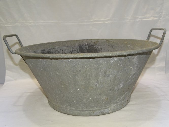 -ANCIENNE PETITE  BASSINE en ZING TESTEE ne FUIT PAS COLLECTION DECO     D