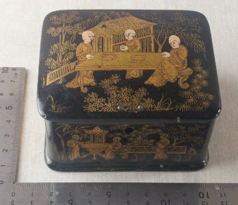 Old small jewelry box / case, made of papier-mâché, with Japonese decoration.