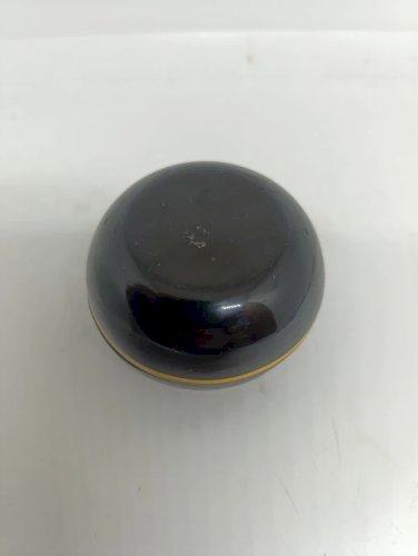 ancienne petite boite a bijoux laque avec decor fleur doré en bon etat