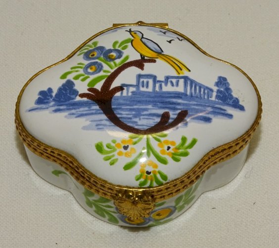 -ANCIENNE PETITE BOITE à PILULES LES FAÏENCES de FRANCE COLLECTION VITRINE   D