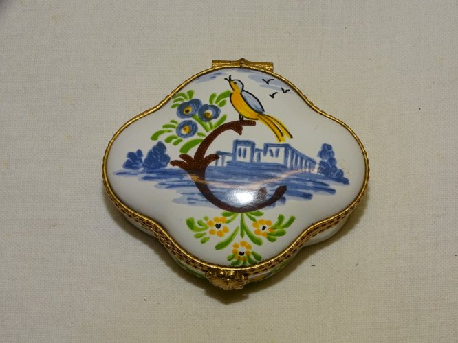 -ANCIENNE PETITE BOITE à PILULES LES FAÏENCES de FRANCE COLLECTION VITRINE   D