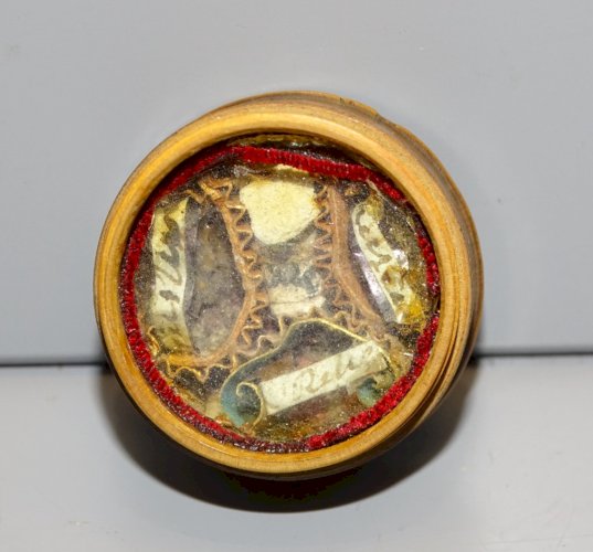 -ANCIENNE PETITE BOITE BOIS RELIQUAIRE PAPEROLLES à déchiffrer RELIGION  D