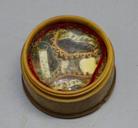 -ANCIENNE PETITE BOITE BOIS RELIQUAIRE PAPEROLLES à déchiffrer RELIGION  D