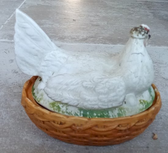 Ancienne Petite Boite Poule Couveuse  Céramique Biscuit Old Chicken Box