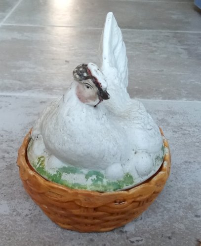 Ancienne Petite Boite Poule Couveuse  Céramique Biscuit Old Chicken Box