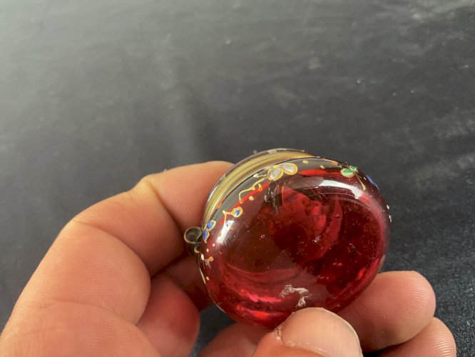 Ancienne Petite boite ronde a pilules en verre emaillé Napoléon III
