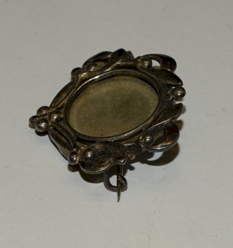 -ANCIENNE PETITE BROCHE PORTE PHOTO ART NOUVEAU METAL ARGENTE FLEURS de GUI   D