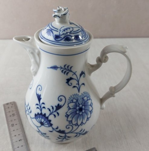Ancienne petite cafetière, décor Blue Onion / porcelaine Tchécoslovaquie / Czech