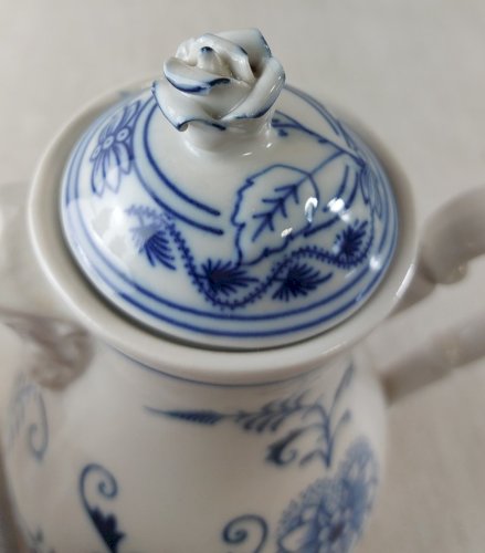 Ancienne petite cafetière, décor Blue Onion / porcelaine Tchécoslovaquie / Czech