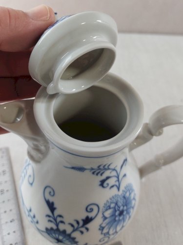 Ancienne petite cafetière, décor Blue Onion / porcelaine Tchécoslovaquie / Czech