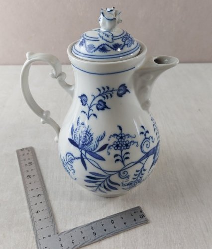 Ancienne petite cafetière, décor Blue Onion / porcelaine Tchécoslovaquie / Czech