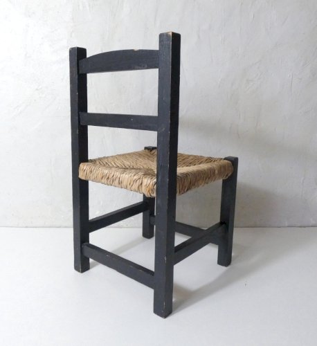 Ancienne petite chaise paillée en bois noir taille enfant vintage