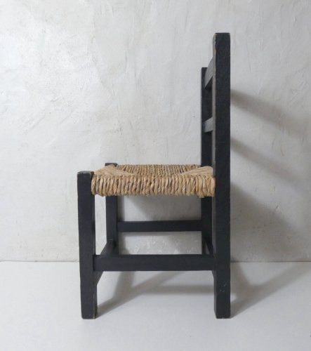 Ancienne petite chaise paillée en bois noir taille enfant vintage