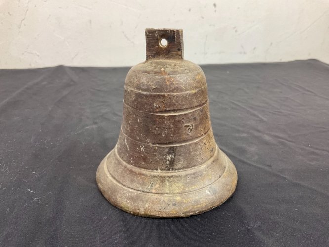 ANCIENNE PETITE CLOCHE STYLE D'EGLISE EN BRONZE OU D ENTRÉE