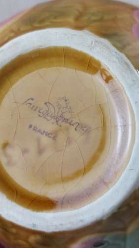 Ancienne petite corbeille / panier, décor fruits, en barbotine de Sarreguemines